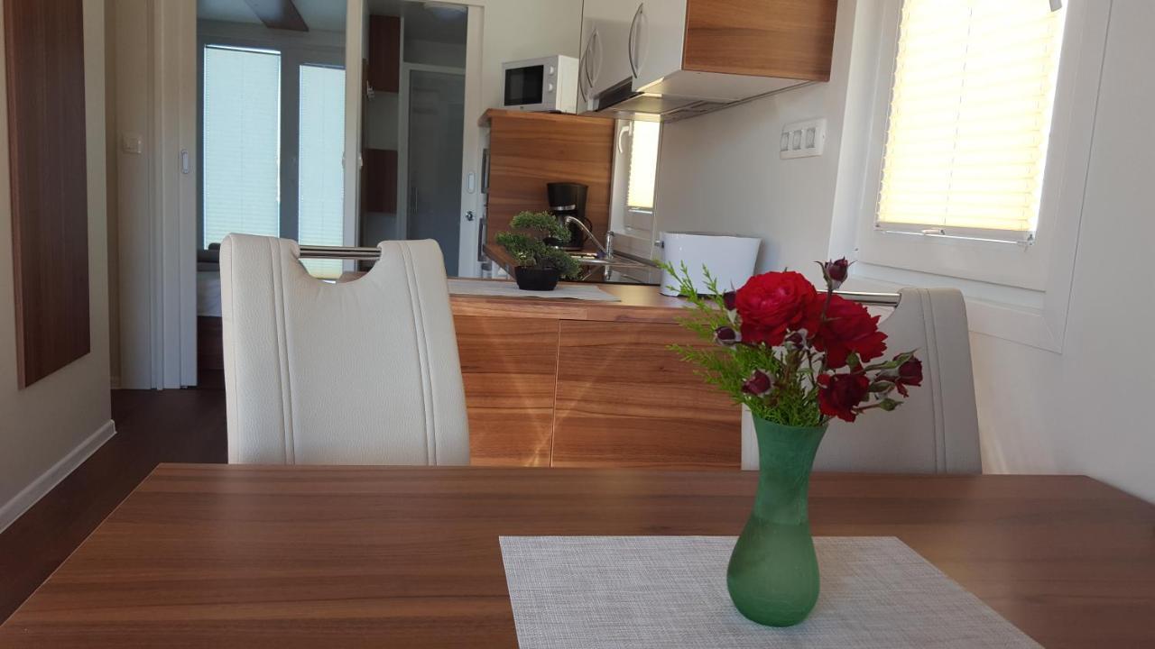 House Boat - Floating House Sofia Hotel Pula Eksteriør billede