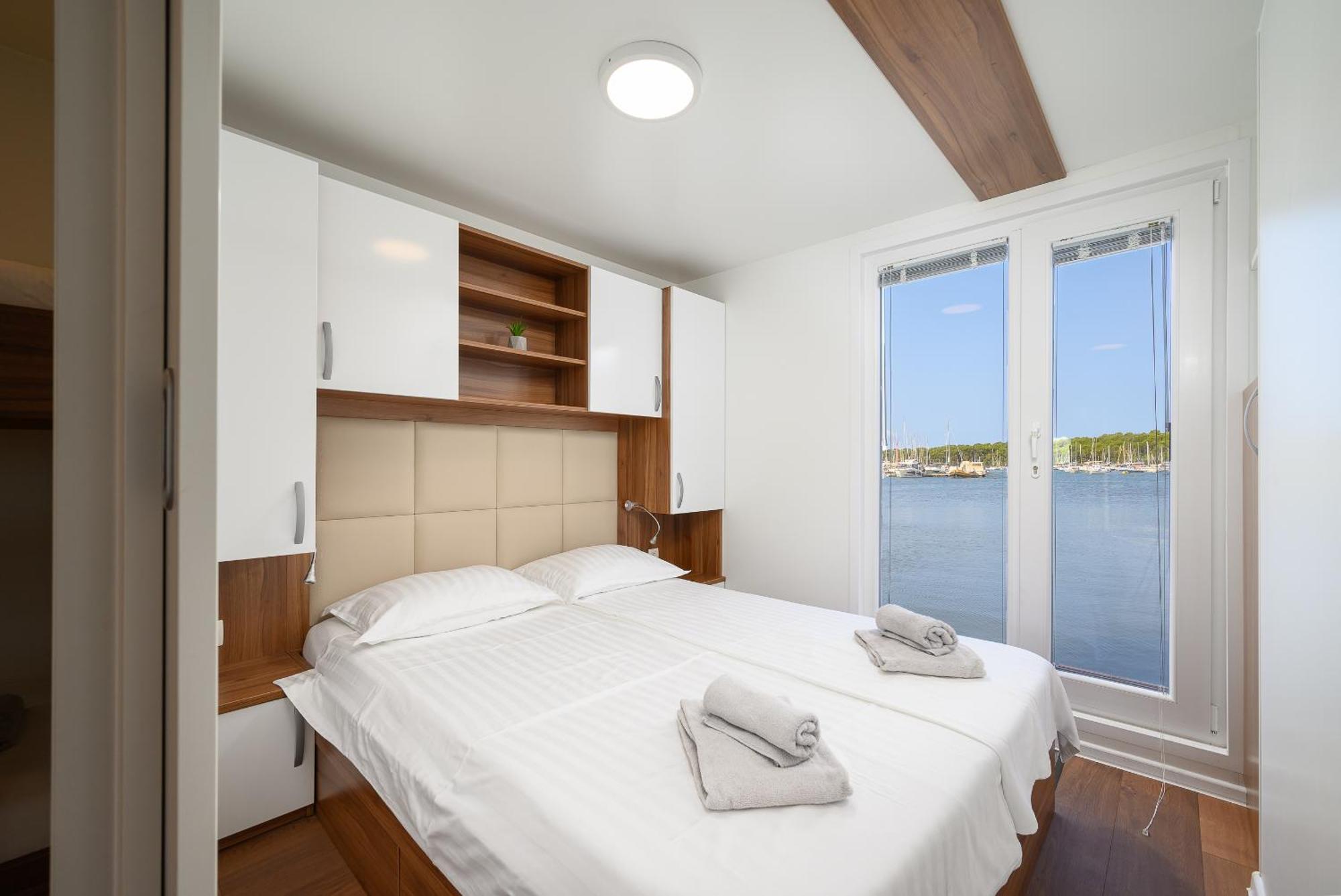 House Boat - Floating House Sofia Hotel Pula Eksteriør billede